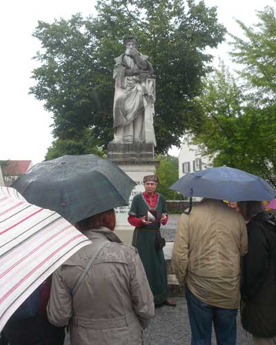 Abensberg: Aventinus-Denkmal und Stadtführer "Ulrich III"aventinus_ulrich