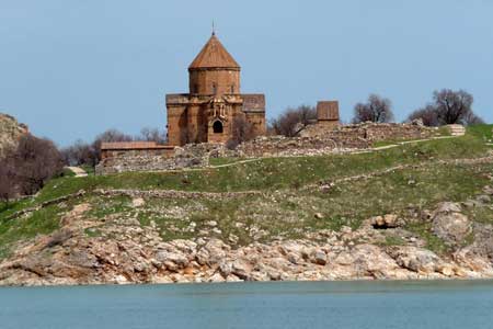 Kirche auf der Insel Akdamar im Vansee