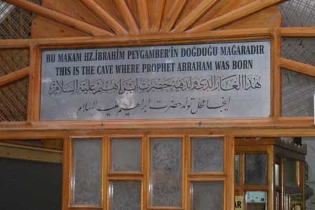 Türbeschriftung in Sanli Urfa (Edessa) - Abrahams Geburtshöhle