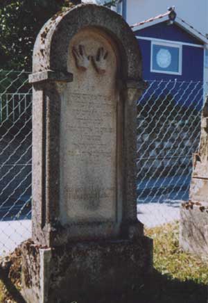 Grabstein eines Priesterabkömmlings